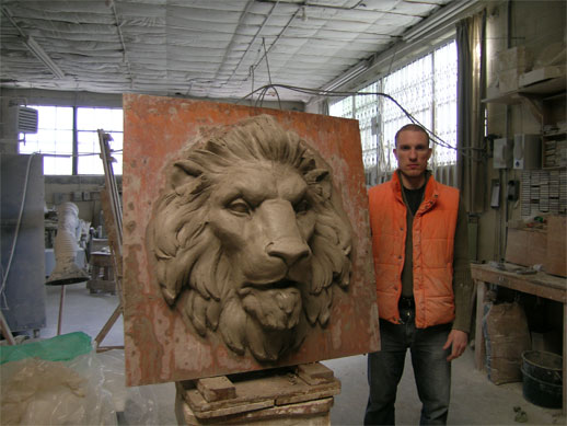 lion sculpture sculpted in clay